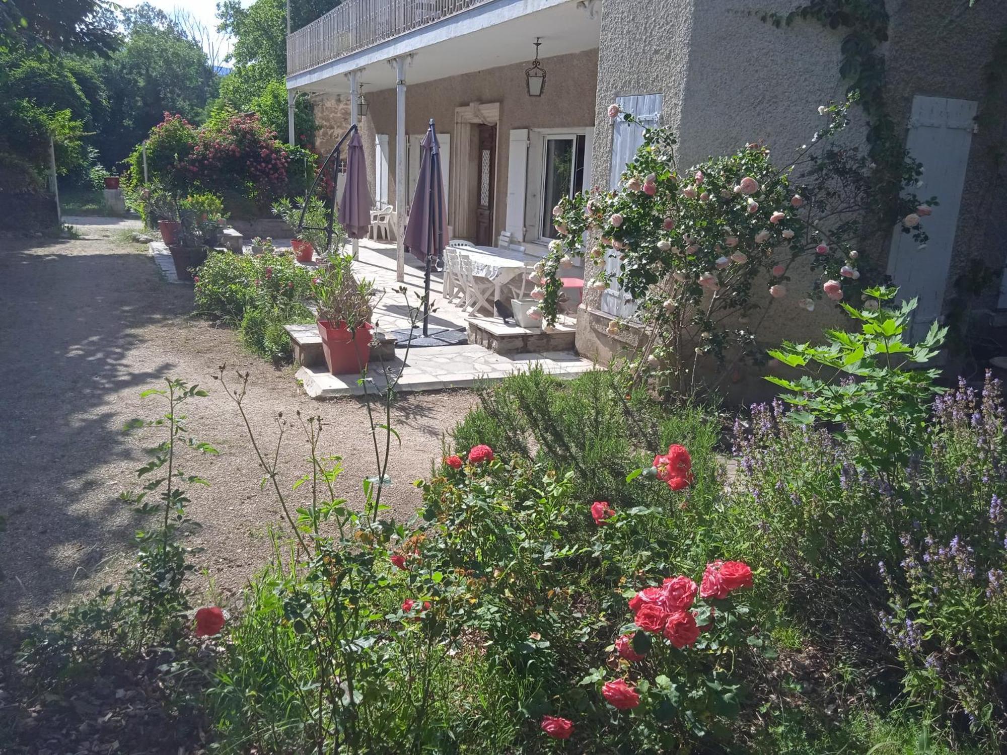 Maison Calme Avec Piscine Entouree De Son Parc Quintenas Buitenkant foto
